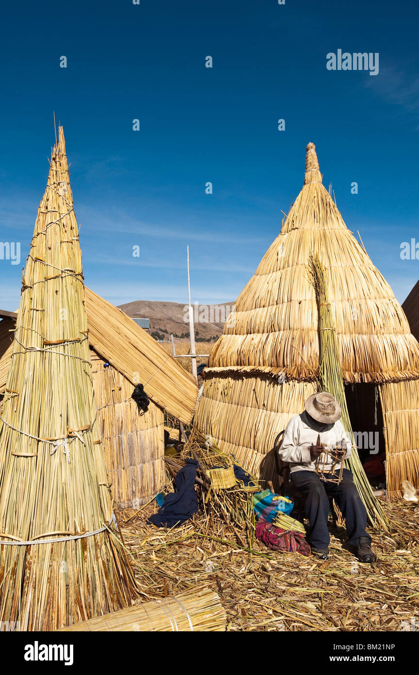 L'Île Uros, Lac Titicaca, Pérou, Amérique du Sud Banque D'Images