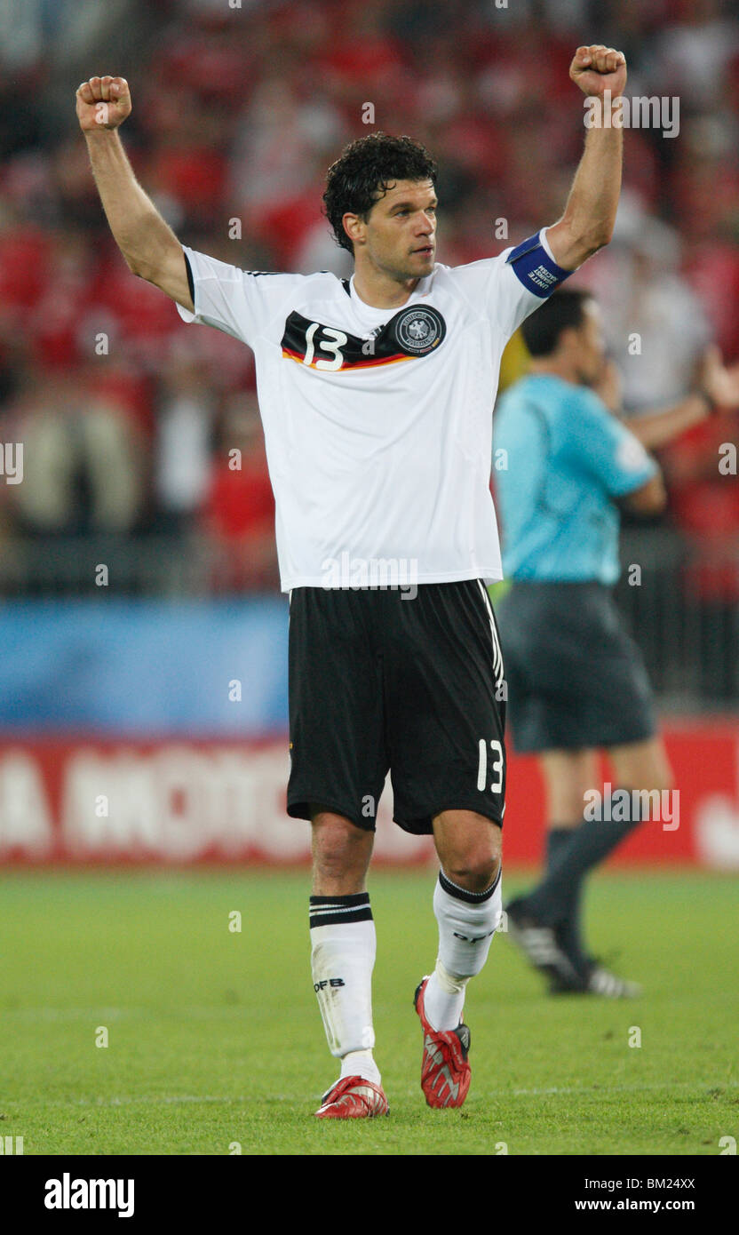 Le capitaine de l'équipe de l'Allemagne Michael Ballack célèbre une victoire de 1-0 sur l'Autriche dans un match de l'UEFA Euro 2008 16 juin 2008. Banque D'Images