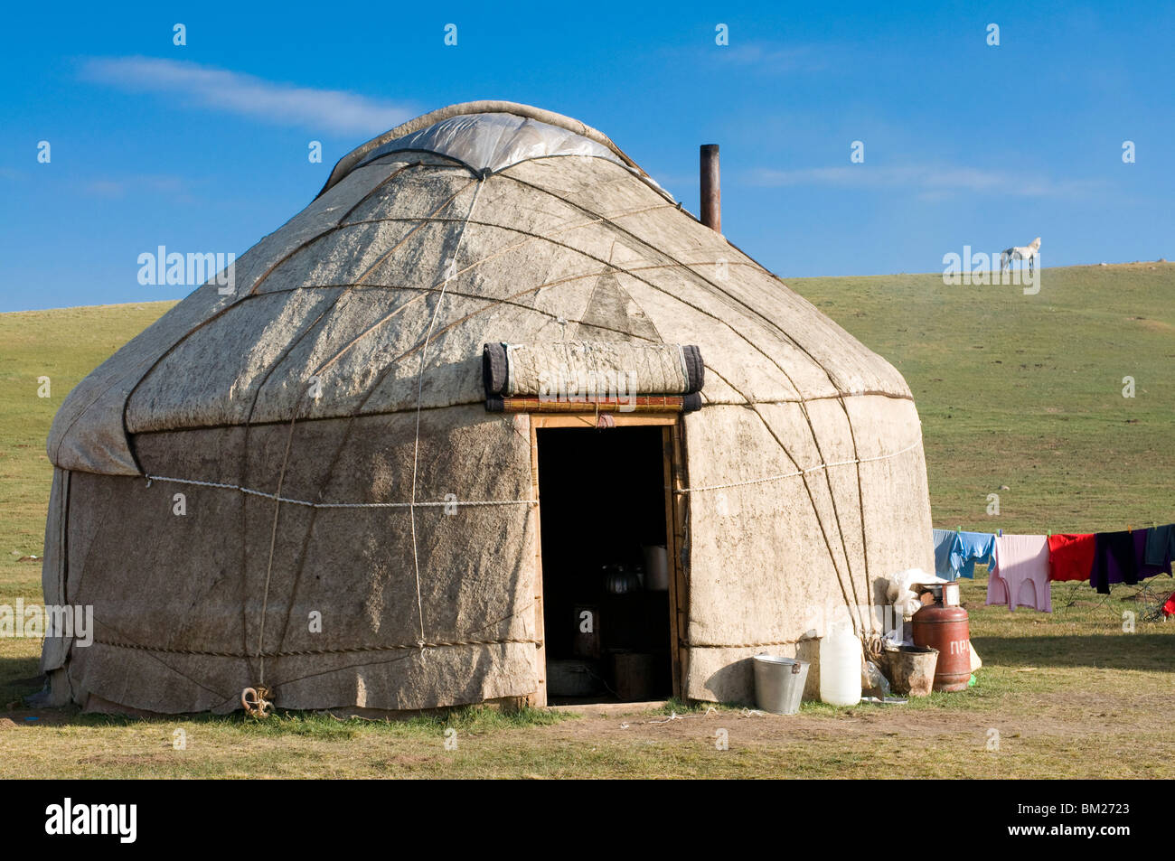 Yourtes, tentes de nomades à Song Kol, le Kirghizistan, l'Asie centrale Banque D'Images