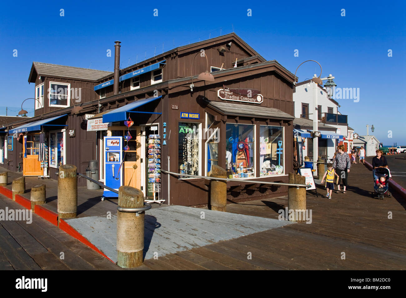 Store sur Stearns Wharf, port de Santa Barbara, Californie, États-Unis Banque D'Images
