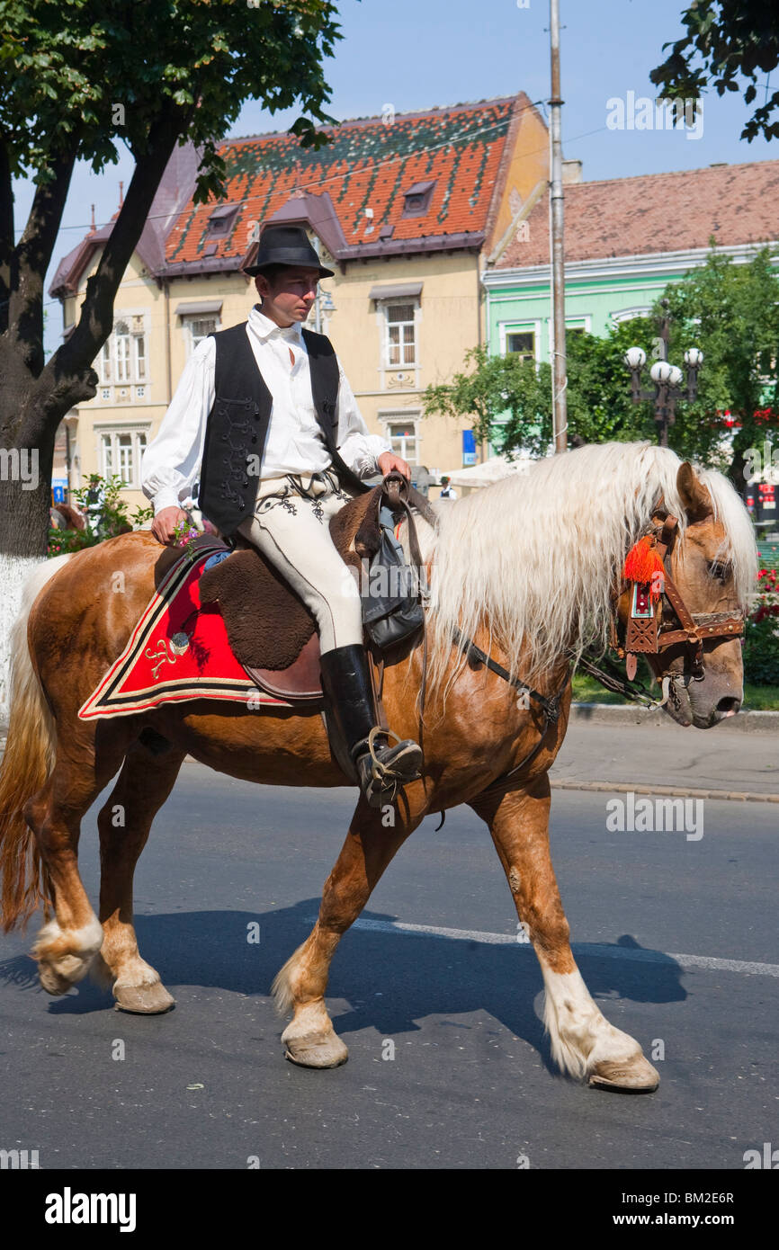 Des vêtements traditionnels, Targu Mures, Transylvanie, Roumanie Banque D'Images