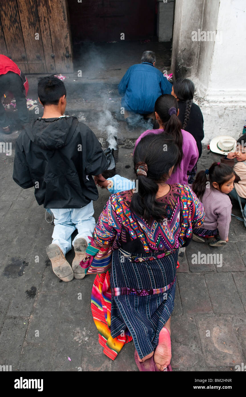 Rituel Maya à l'église Santo Tomas, Chichicastenango, Guatemala. Banque D'Images