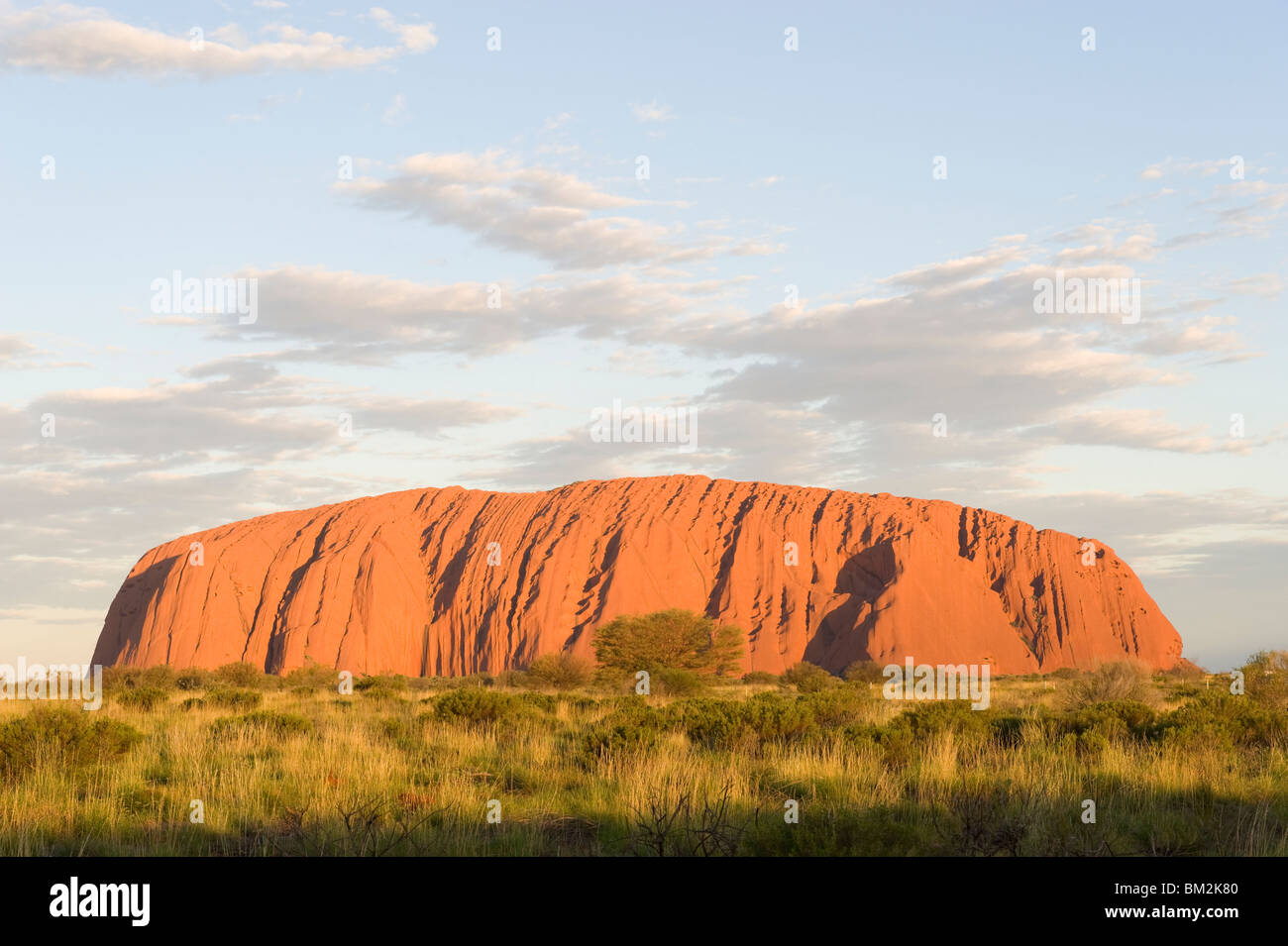 Au coucher du soleil sur Uluru, Australie Territoire du Nord Banque D'Images