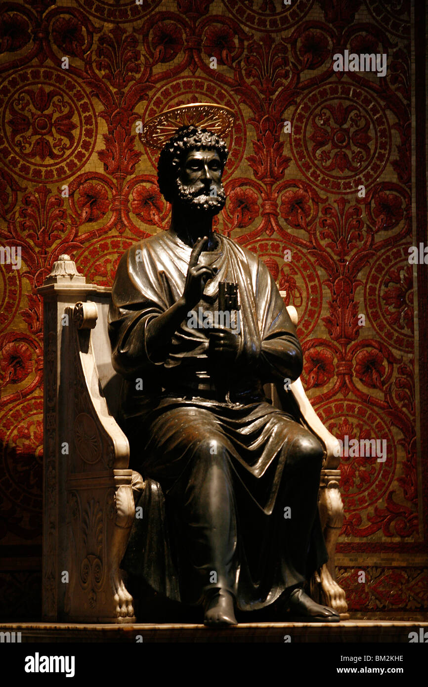 Statue de Saint-Pierre dans la Basilique Saint-Pierre, Vatican, Rome, Latium, Italie Banque D'Images
