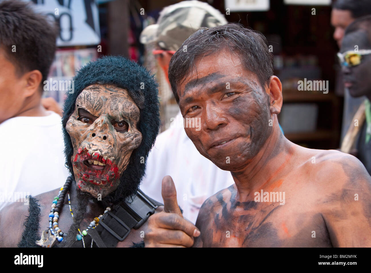 Portrait de deux hommes au cours de l'Ati-Atihan Festival, Boracay, Aklan Banque D'Images