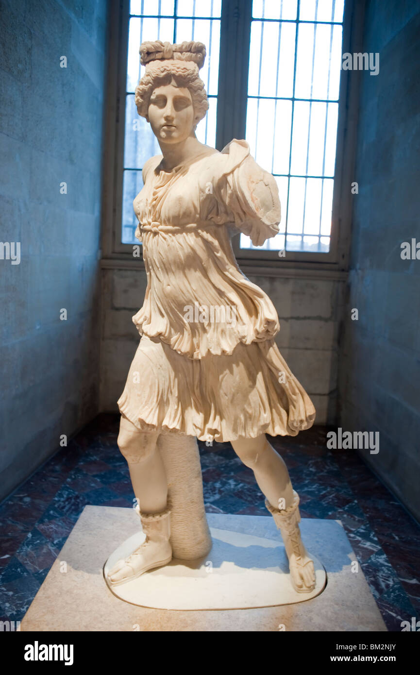 Présentoir, Statue d'une déesse grecque, au Musée du Louvre, Paris, France, ancienne statue féminine, art de civilisation Banque D'Images