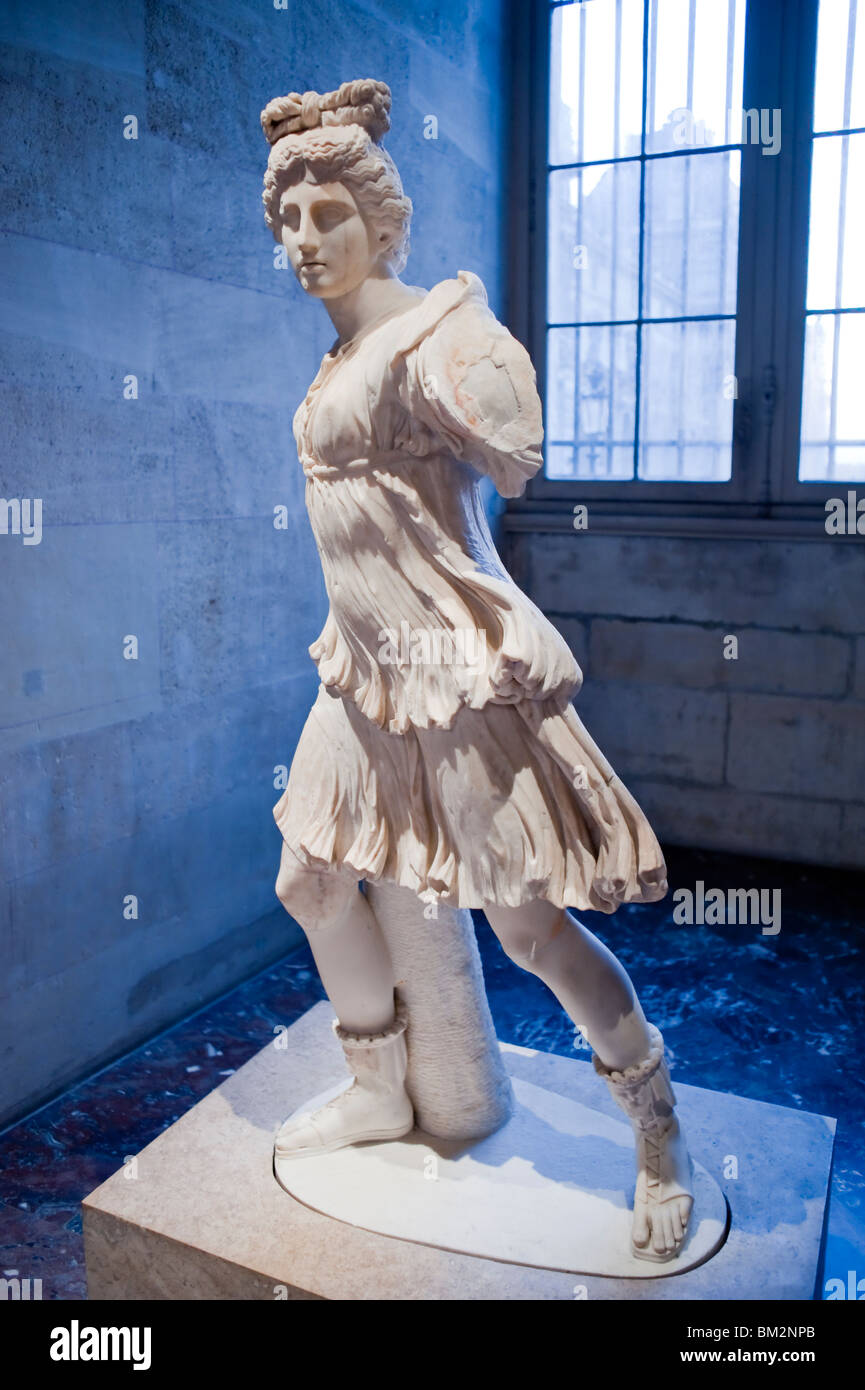 Sculptures en marbre ; Statue d'un Dieu grec féminin, au Musée du Louvre, Paris, France, art de la civilisation antique, ancienne statue féminine Banque D'Images