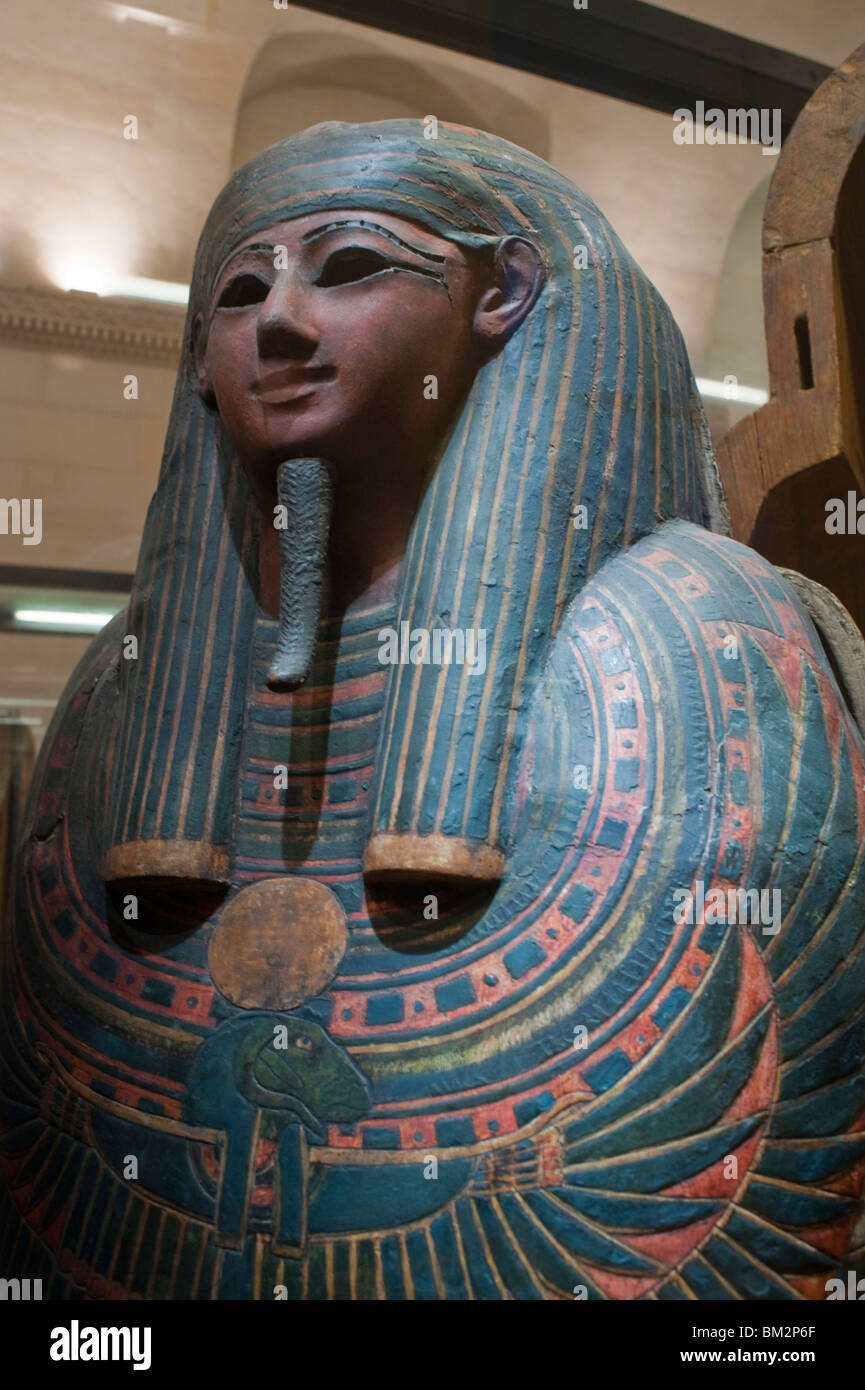 Sarcophage de momie égyptienne, à l'intérieur du musée du Louvre, Galerie d'art, Paris, France, Art ancien, ramsès II paris Banque D'Images