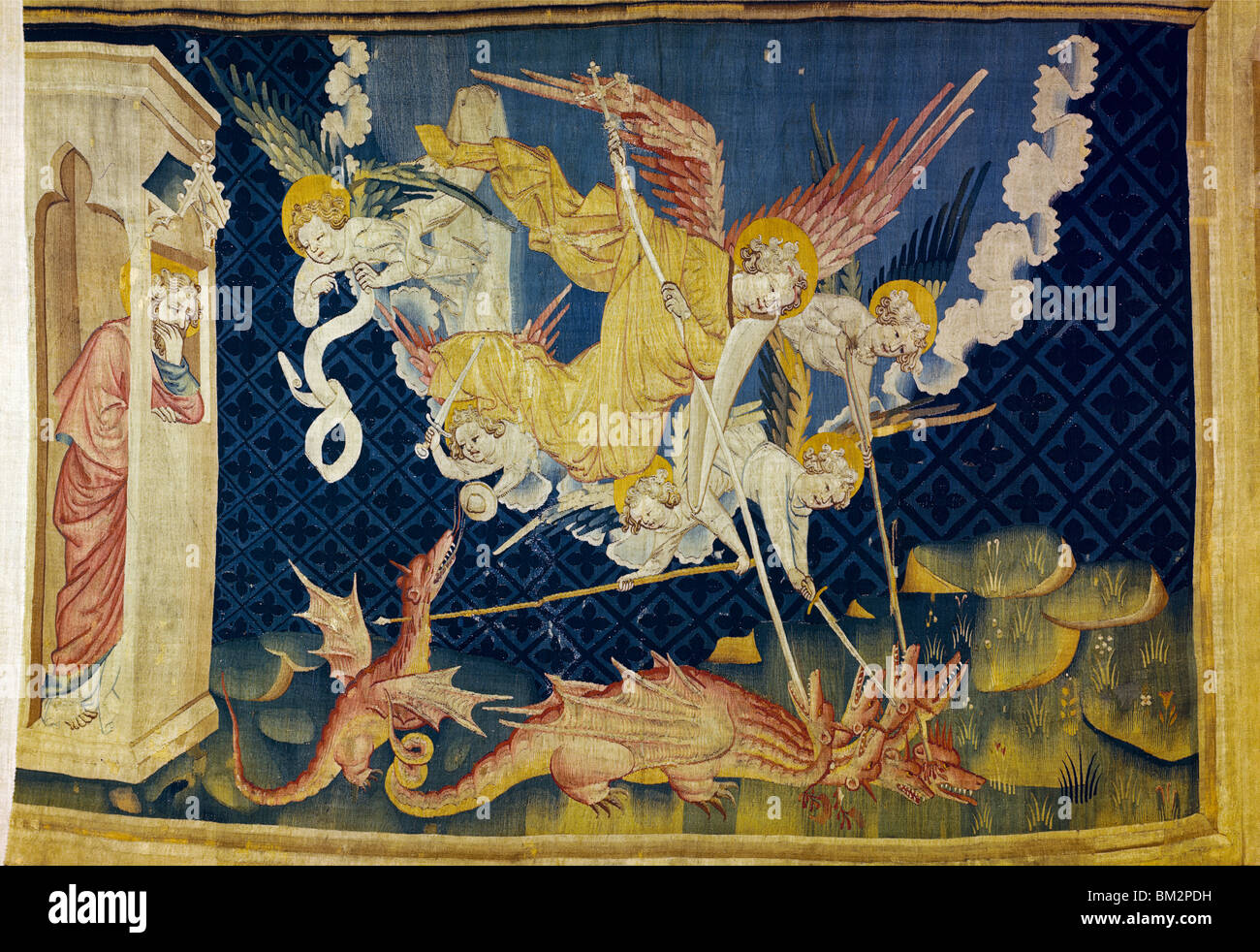 Apocalypse - Saint Michel & Angels dur Dragon, tapisserie Banque D'Images