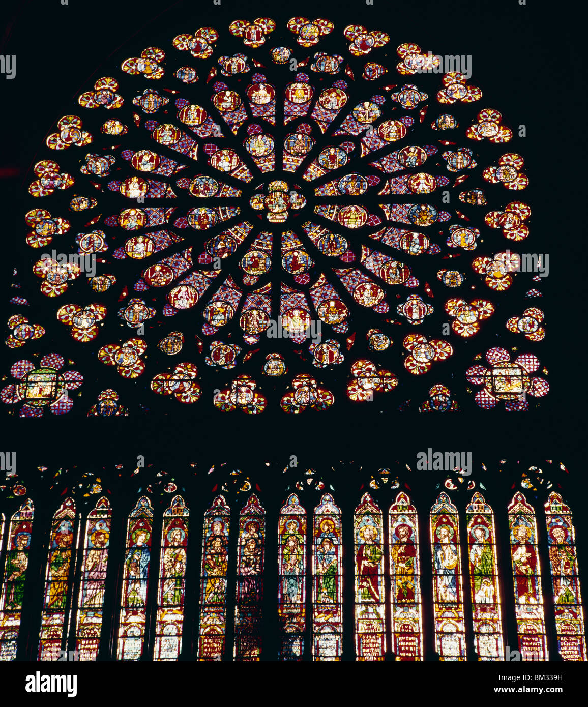 France, Paris, Notre Dame de Paris, à l'ouest, les vitraux de la fenêtre Banque D'Images