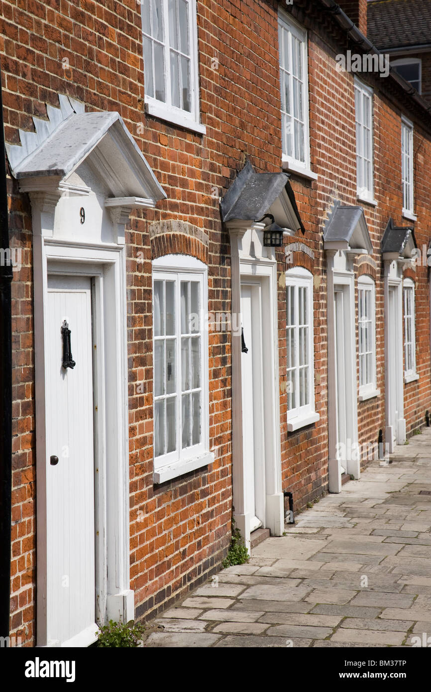 Une rangée de maisons mitoyennes Geoargian, Chichester, West Sussex, Angleterre. Banque D'Images