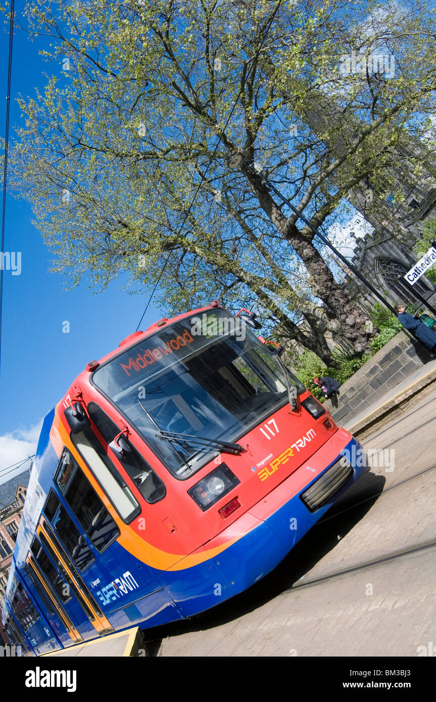 Le centre-ville de Sheffield tramways tramways South Yorkshire uk système de transport public intégré d'infrastructure Banque D'Images