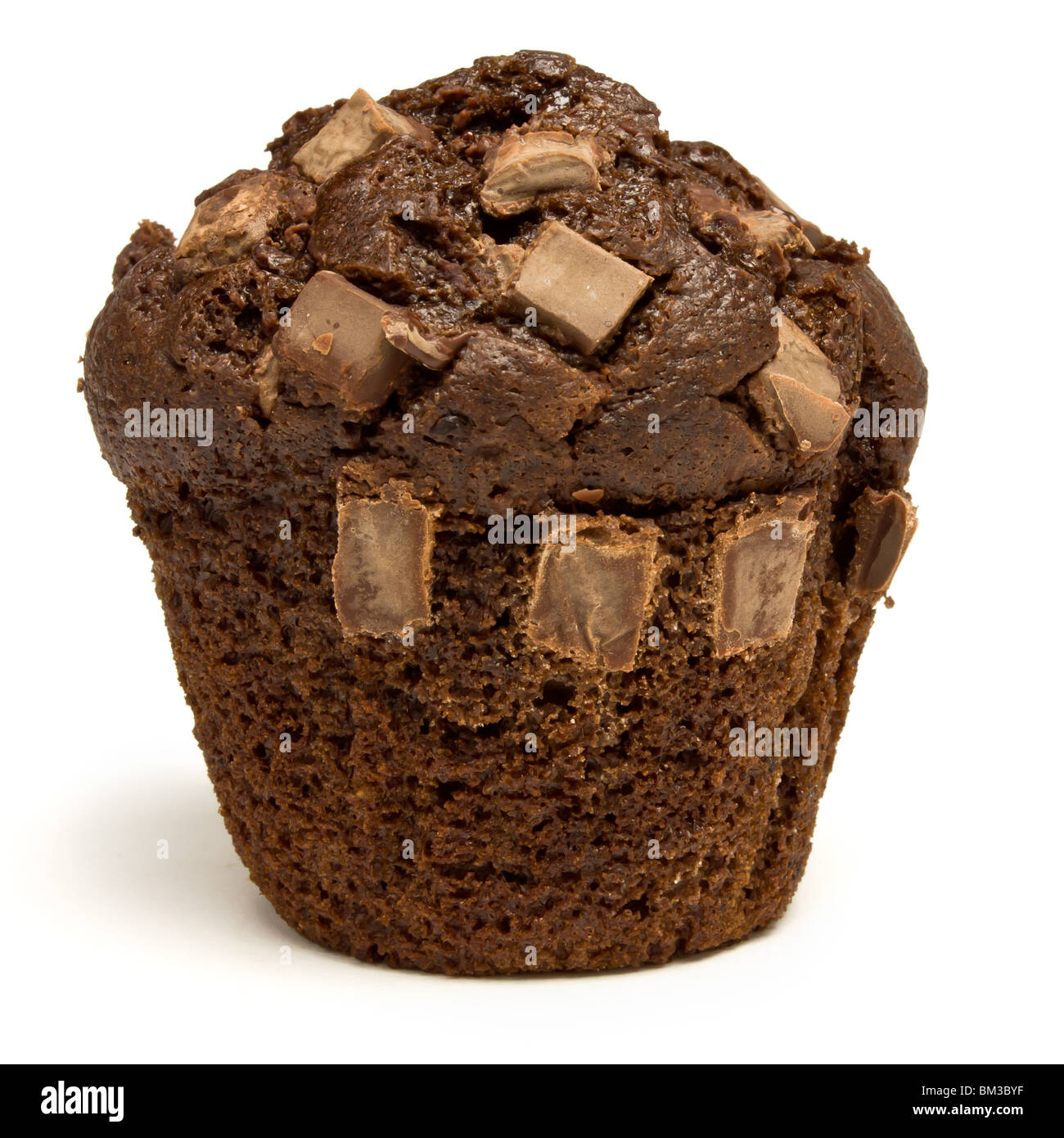Fondant au chocolat muffins double rempli isolées contre l'arrière-plan blanc. Banque D'Images