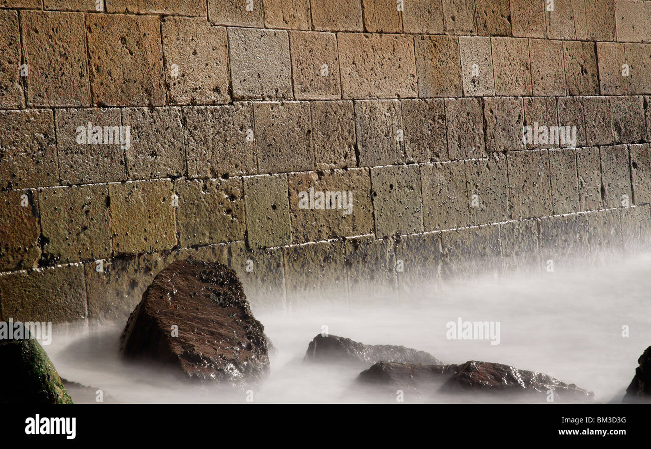 Rochers dans la mer par wall Banque D'Images