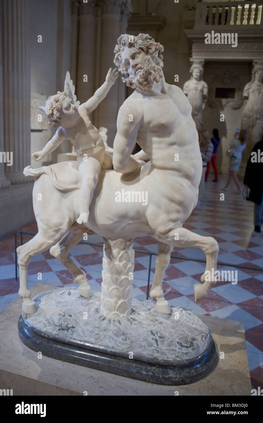 Statue grecque masculin Dieu, 'le Centaur Thevauché par l'Amour' , au Musée du Louvre, Paris, France, Banque D'Images