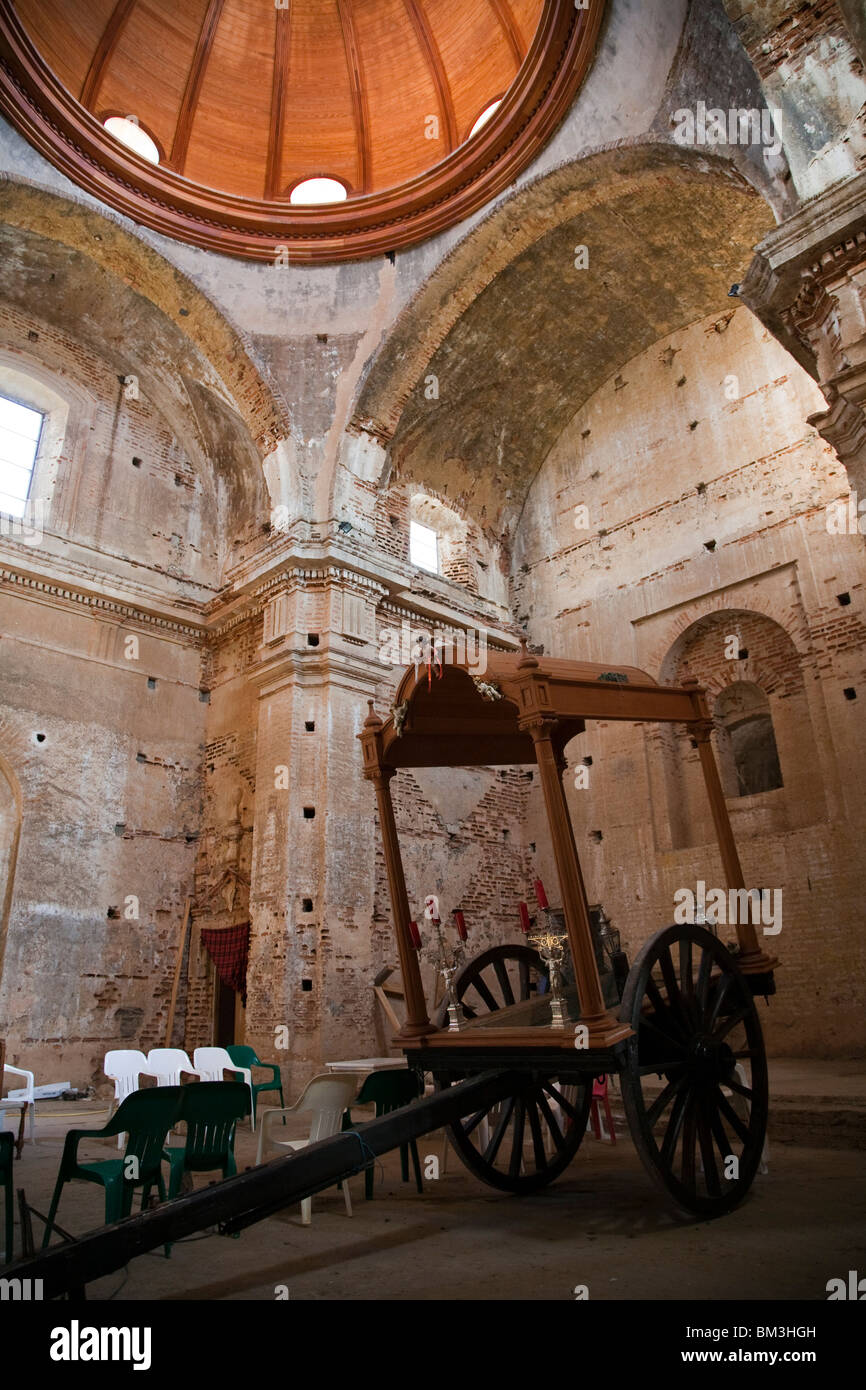 L'intérieur d'El Monumento église inachevée, ville de Castaño del Robledo, province de Huelva, Andalousie, Espagne Banque D'Images