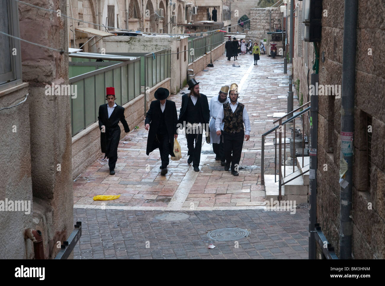Purim festival dans le quartier orthodoxe de Mea Shearim à Jérusalem Banque D'Images