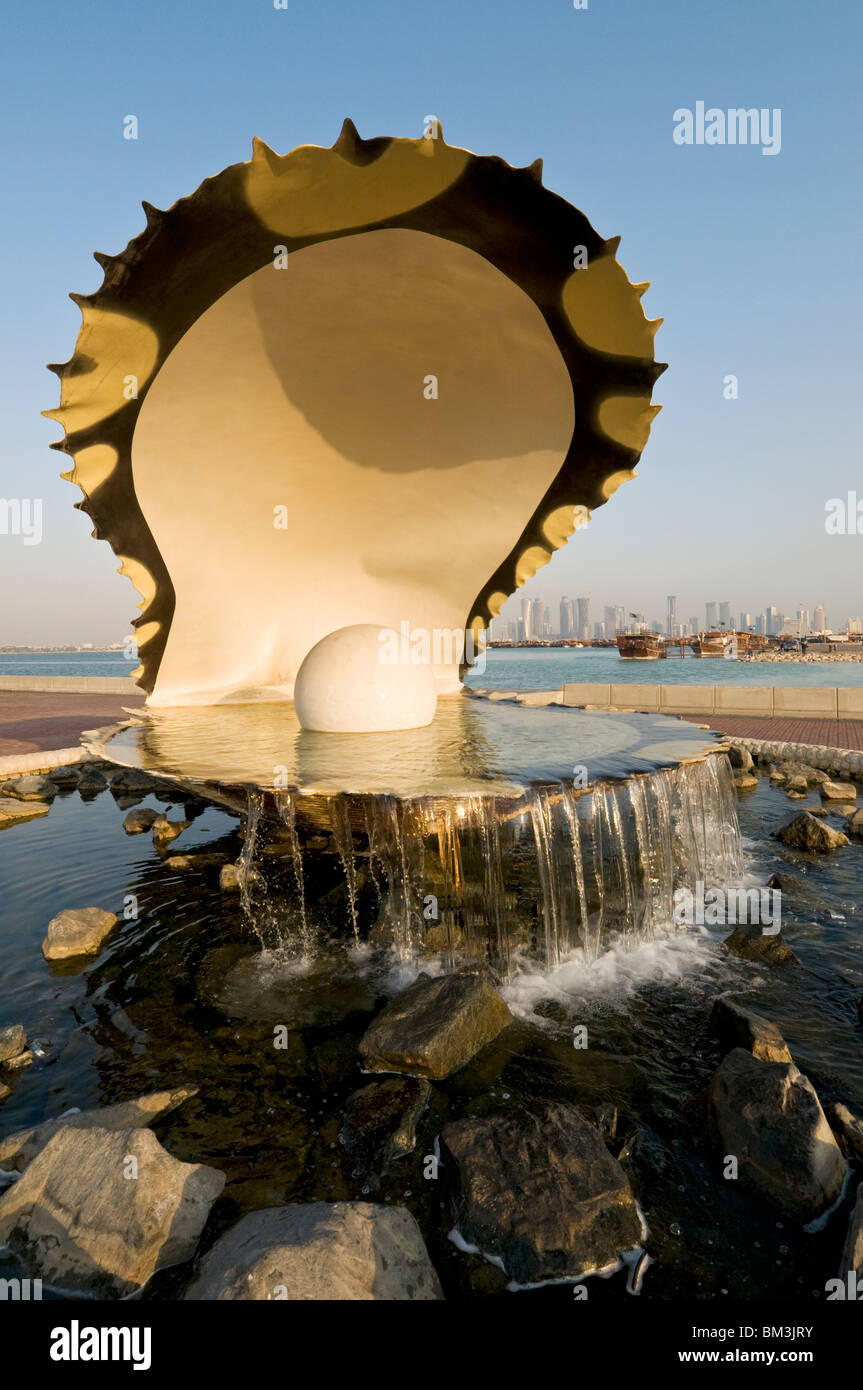 Qatar, Doha, Al Corniche, Pearl Monument Banque D'Images