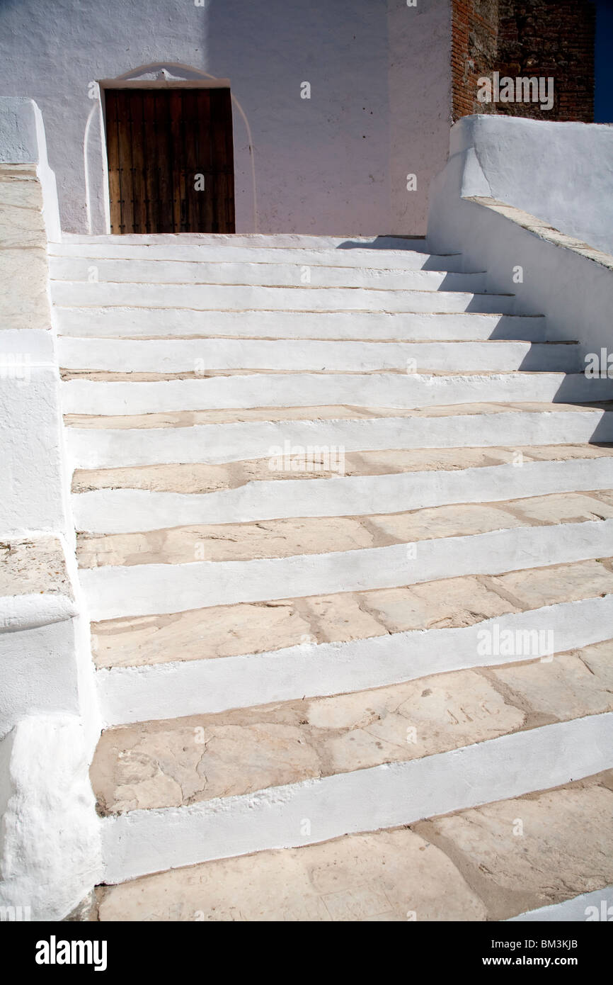 Escaliers, église de Santiago, ville de Castaño del Robledo, province de Huelva, Andalousie, Espagne Banque D'Images