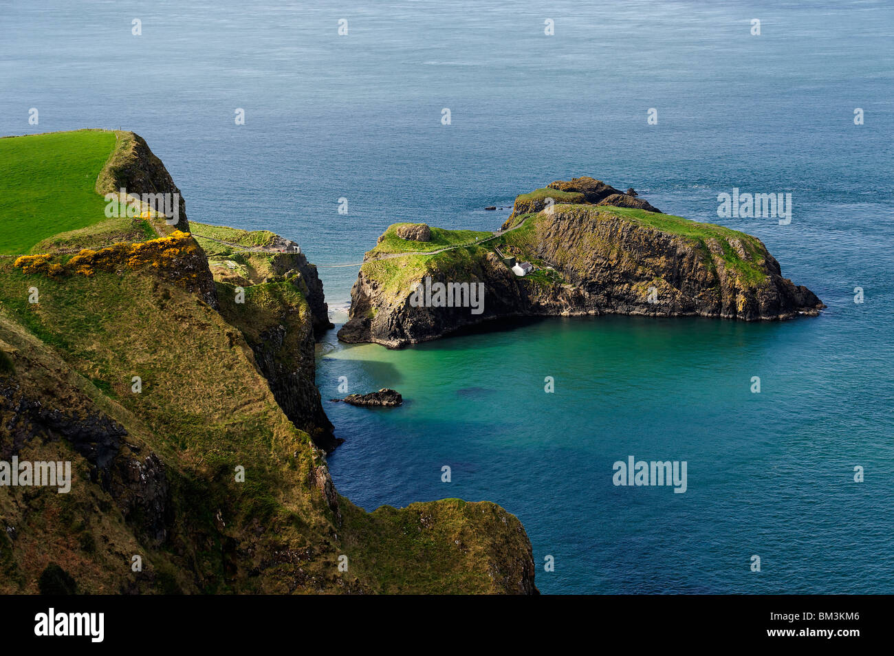 Vue de Carrick île sur la côte de Causeway de Moyle North Antrim Banque D'Images