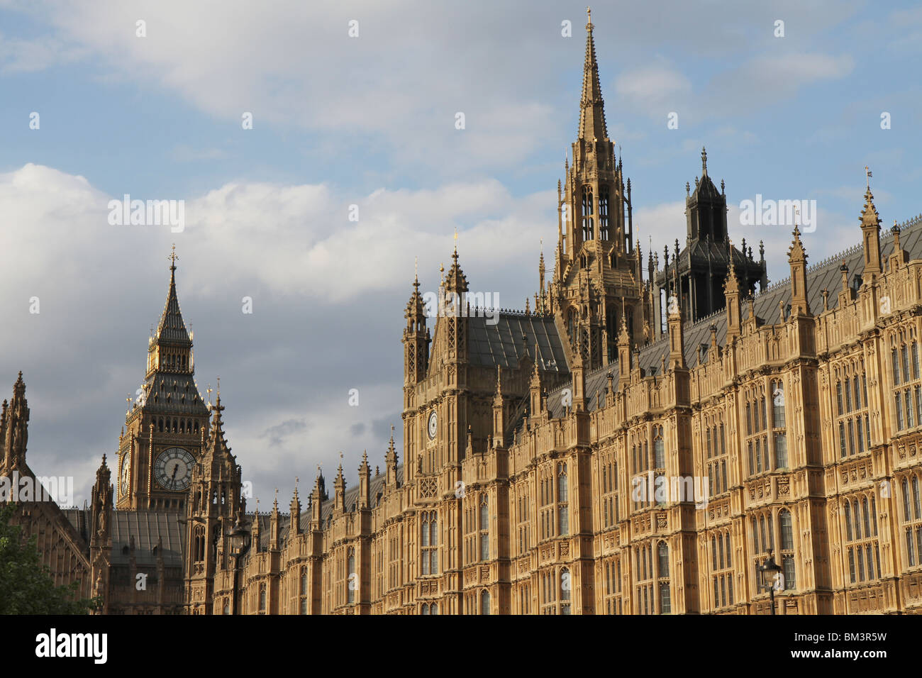 Détail du Palais de Westminster et Big Ben montrant le détail de la toiture à Londres Banque D'Images