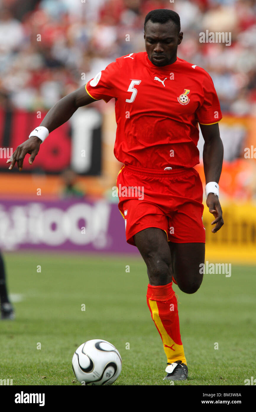 John Mensah du Ghana en action au cours d'une Coupe du Monde 2006 match de football contre les États-Unis le 22 juin 2006. Banque D'Images