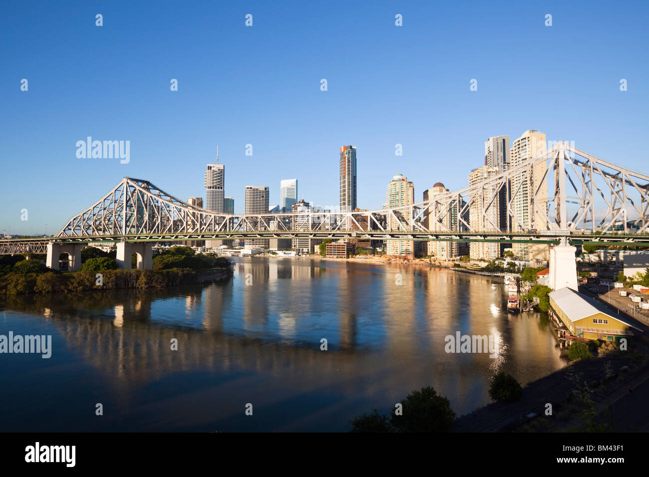Story Bridge et sur les toits de la ville le long de la Brisbane River. Brisbane, Queensland, Australie Banque D'Images