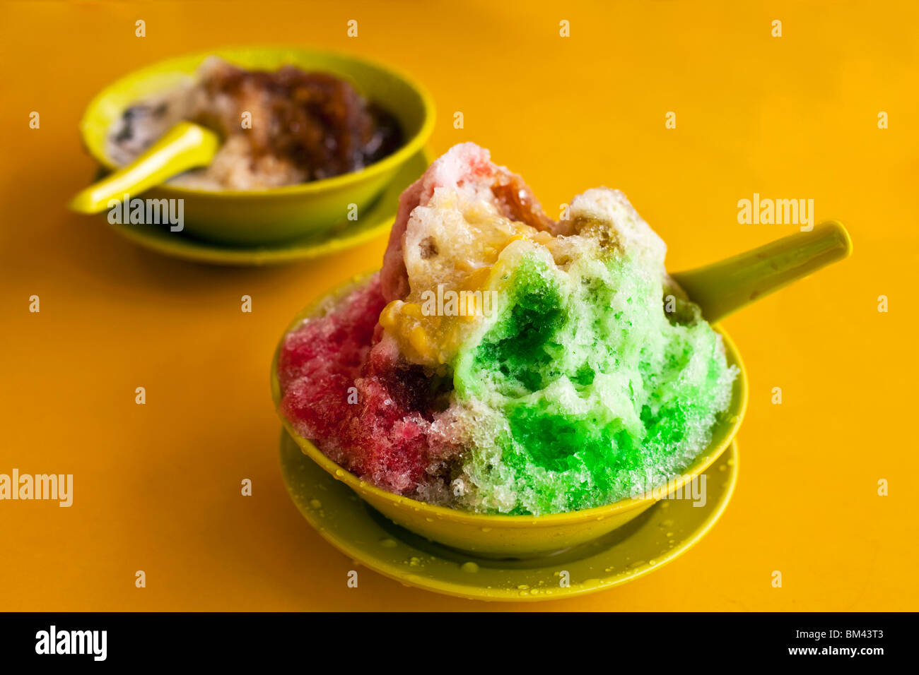 Ais kacang ou ice kacang - un populaire dessert glace pilée, Singapour Banque D'Images