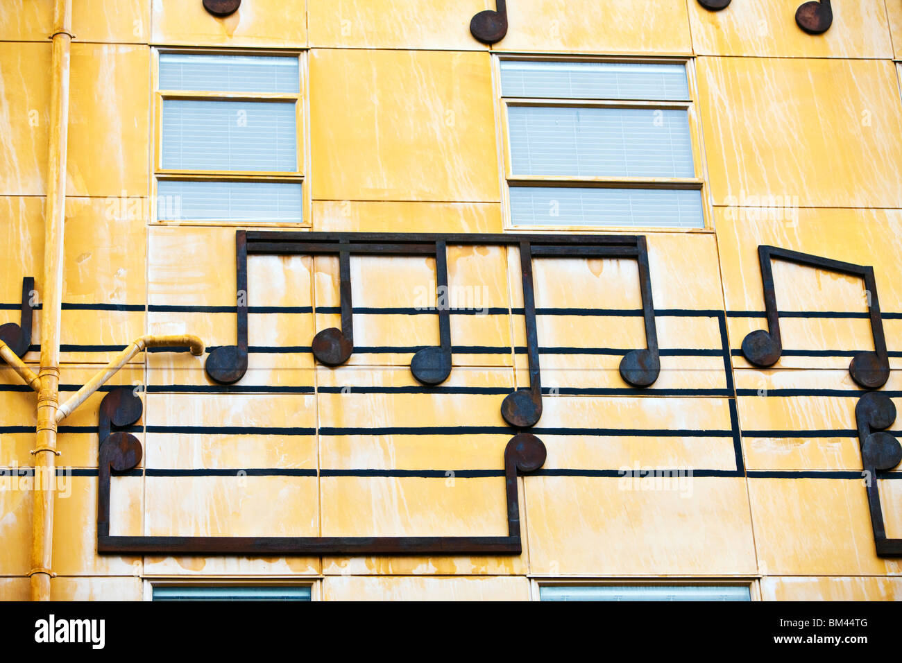 Art urbain décore d'un bâtiment en Sol sur Struthers Street. Christchurch, Canterbury, île du Sud, Nouvelle-Zélande Banque D'Images