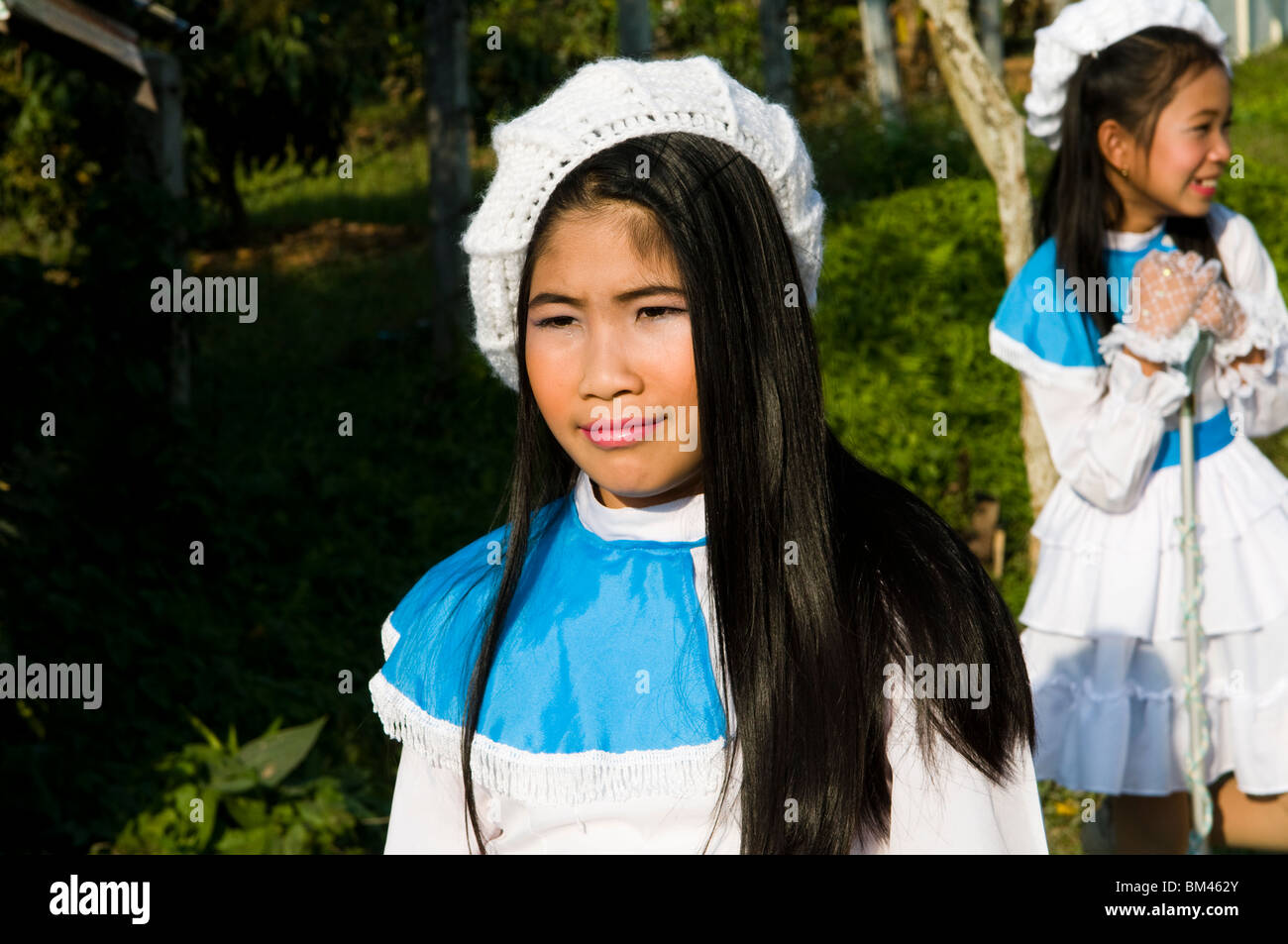Portraits de jeunes filles Thai prise lors d'une procession colorée dans le Nord de la Thaïlande. Banque D'Images