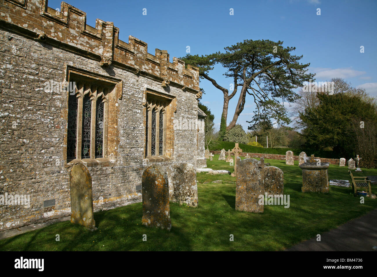 Stinsford église. Dans ce cimetière le coeur de Thomas Hardy a été enterré. Ses cendres reposent dans le coin du poète à l'abbaye de Westminster Banque D'Images