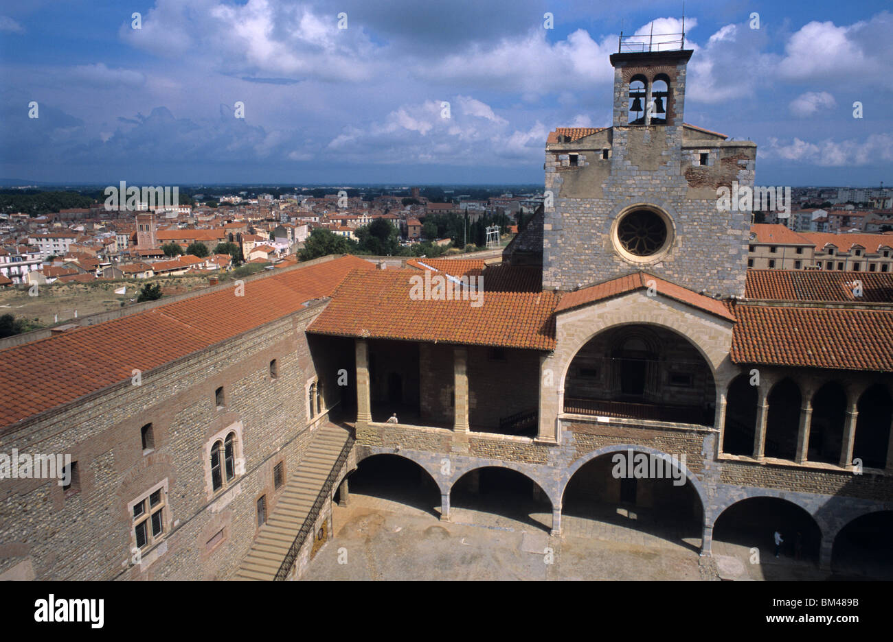 Courtyard & Chapel-Keep de Sainte-Croix, Palais des Rois de Majorque (c14e), ou le Palais des Rois de Majorque, Perpignan, France Banque D'Images