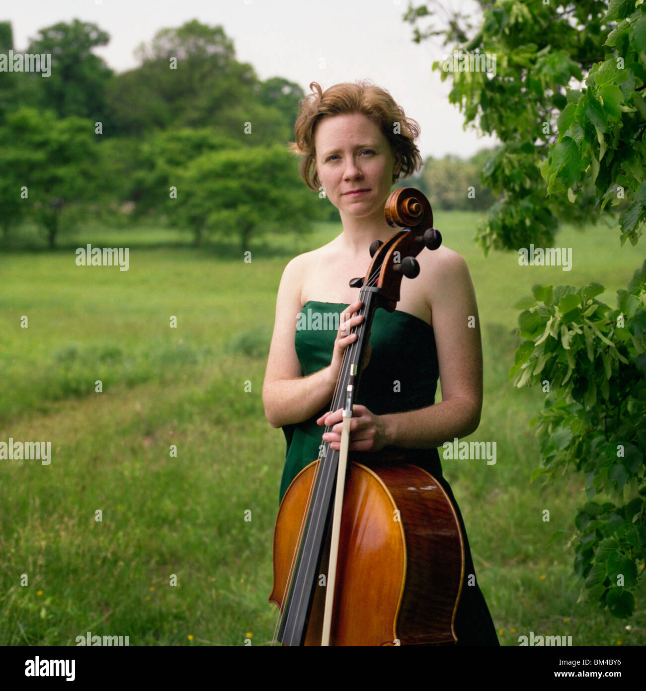 Femme violoncelliste Banque D'Images