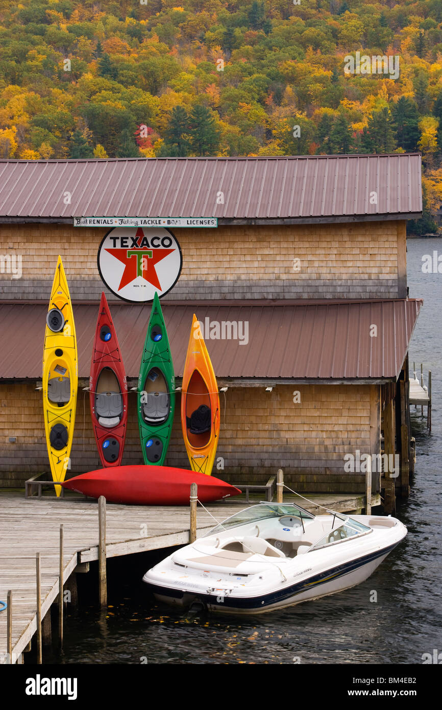 Des kayaks à la voile Squam Lake Squam sur livrée dans Holderness, New Hampshire. Banque D'Images