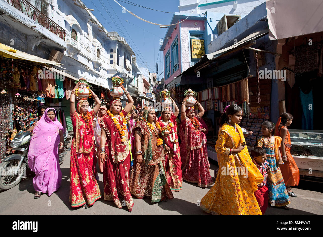 Cortège de mariage. Pushkar. Le Rajasthan. L'Inde Banque D'Images