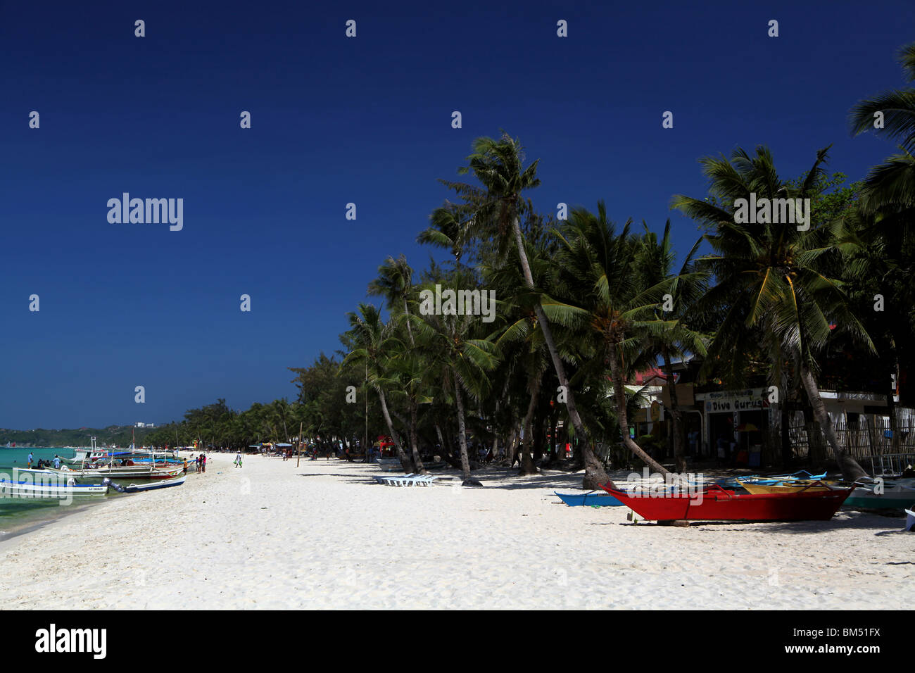 White Beach, Boracay, la plus célèbre destination touristique aux Philippines. Banque D'Images