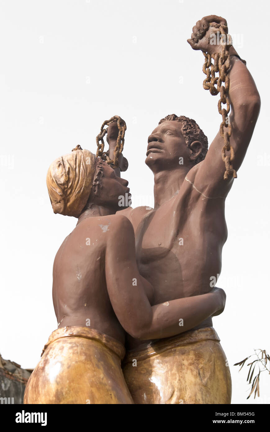 Staue de libérer les esclaves dans l'île de Gorée, Dakar, Sénégal, Afrique. Banque D'Images