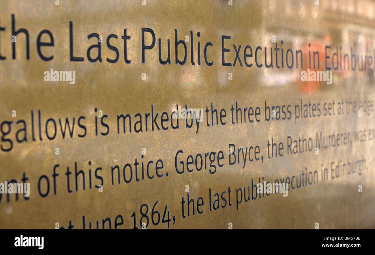 Plaque en laiton marquant la dernière exécution publique à Édimbourg en 1864, Royal Mile, Édimbourg, Écosse, Royaume-Uni. Banque D'Images