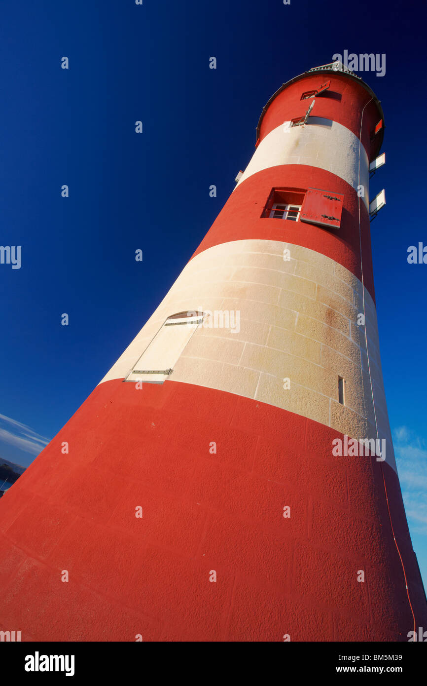 Le rouge et blanc Smeaton's Tower phare sur Plymouth Hoe Devon UK Banque D'Images