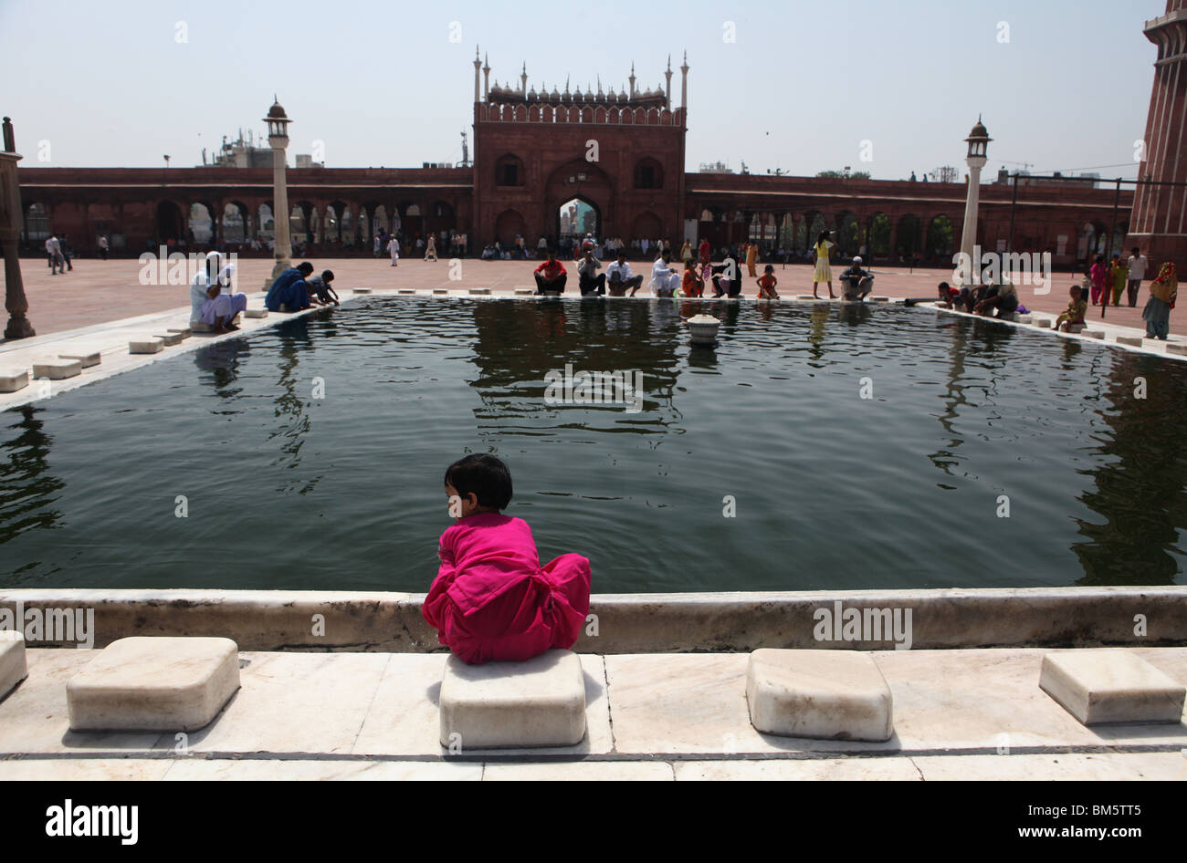 Le bassin à sainte mosquée Jama Masjid ou Mosquée du Vendredi, Fatehpur Sikri, Old Delhi, Inde. Banque D'Images