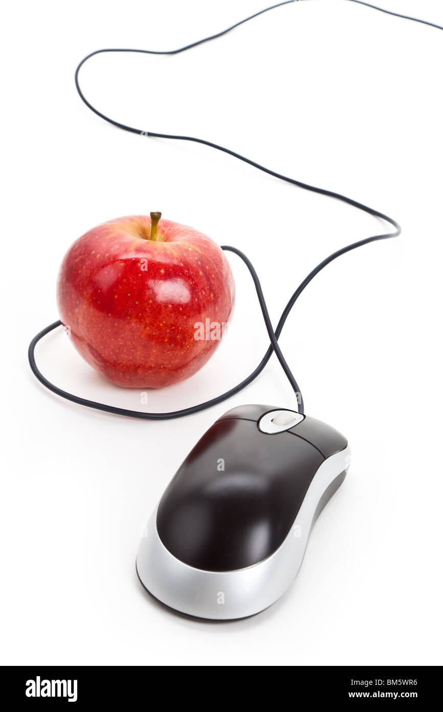 Souris d'ordinateur et red apple close up Banque D'Images