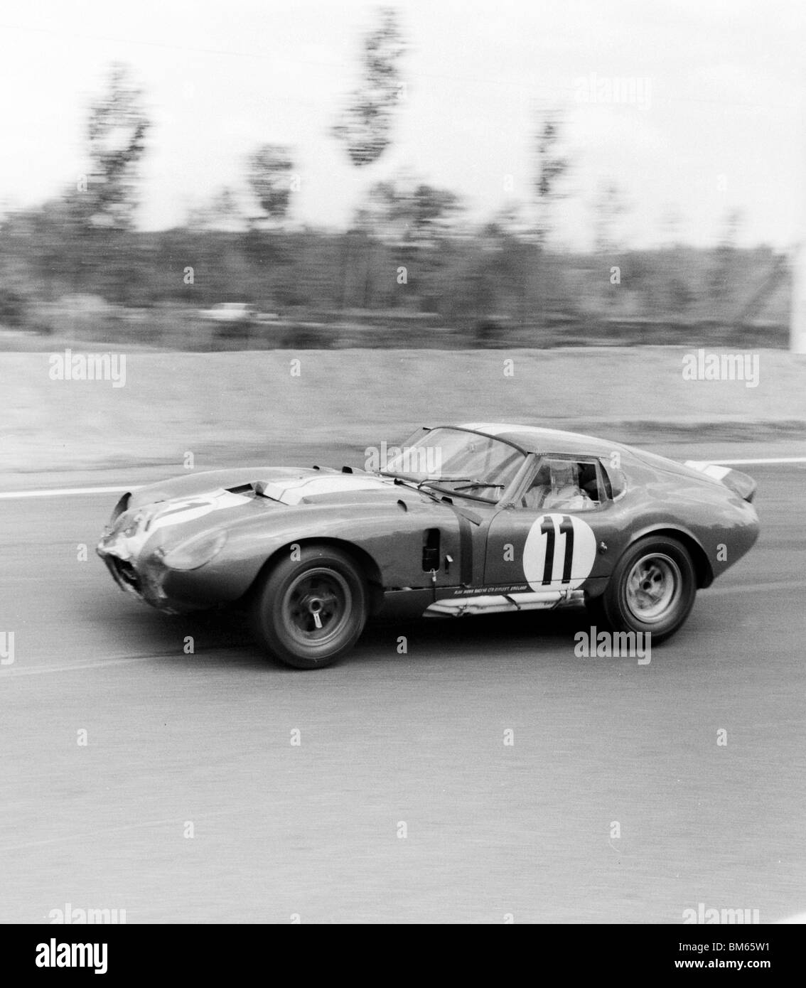 Sears et Thompson dans la Ford AC Cobra Daytona Le Mans ,1965 Banque D'Images