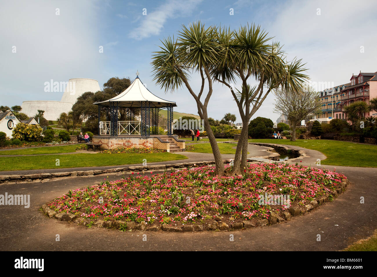 Royaume-uni, Angleterre, Devon, Ilfracombe, kiosque à musique dans les jardins de Runnymede Banque D'Images