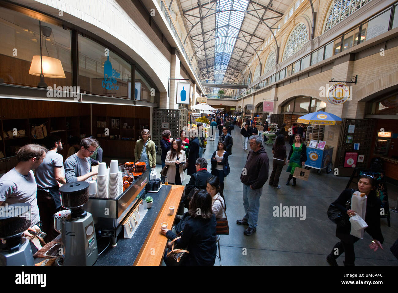 Bouteille Bleue Café-restaurant dans le Ferry Building à San Francisco, CA Banque D'Images