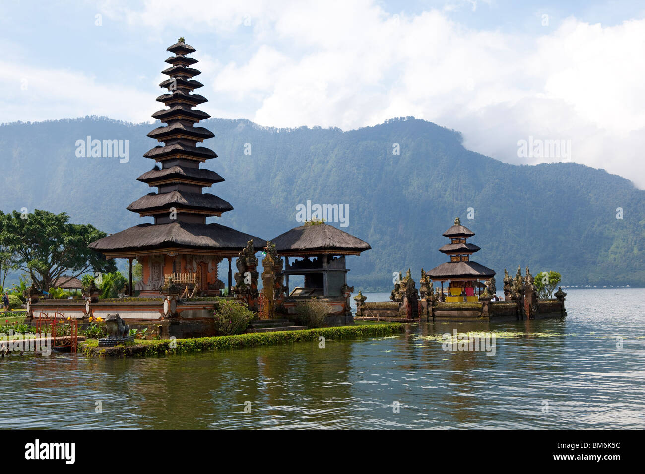 Pura Ulun Danu Bratan, Hindu-Buddhist temple dans Candykuning, Bali, Indonésie Banque D'Images