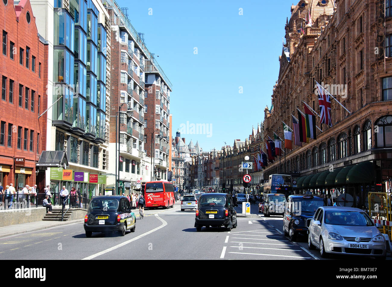 Brompton Road, Knightsbridge, le quartier royal de Kensington et Chelsea, Greater London, Angleterre, Royaume-Uni Banque D'Images