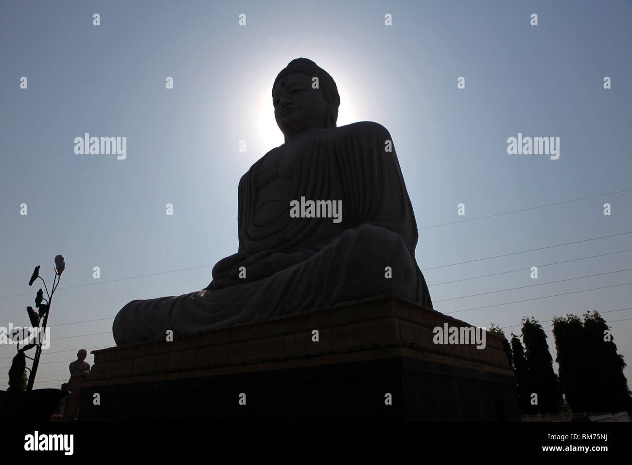 Un Quatre-vingts pieds de haut statue de Bouddha à Bodhgaya ou Bodh Gaya, Bihar en Inde. Banque D'Images