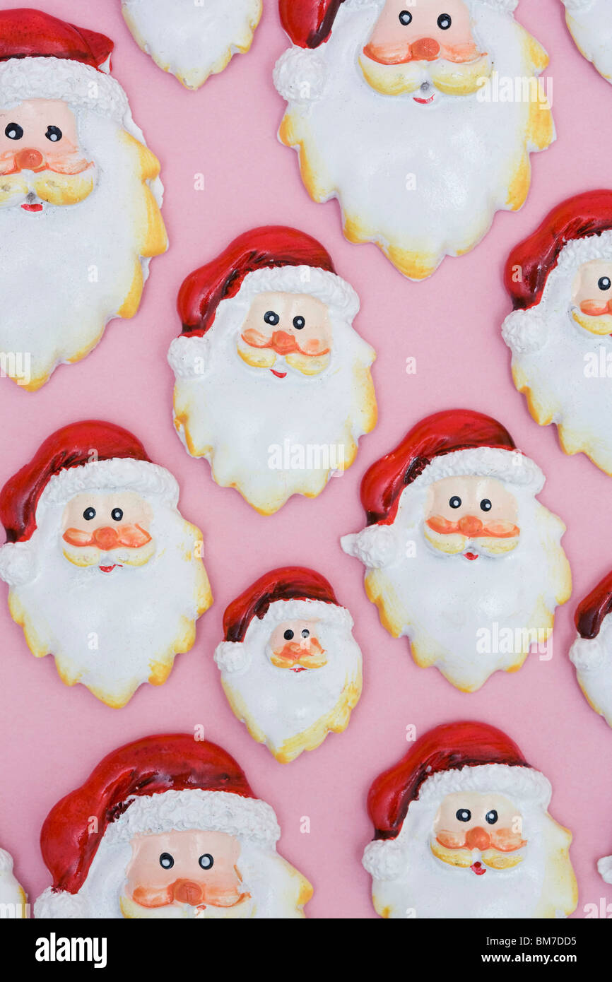 Groupe de tête Père Noël décorations dans différentes tailles Banque D'Images