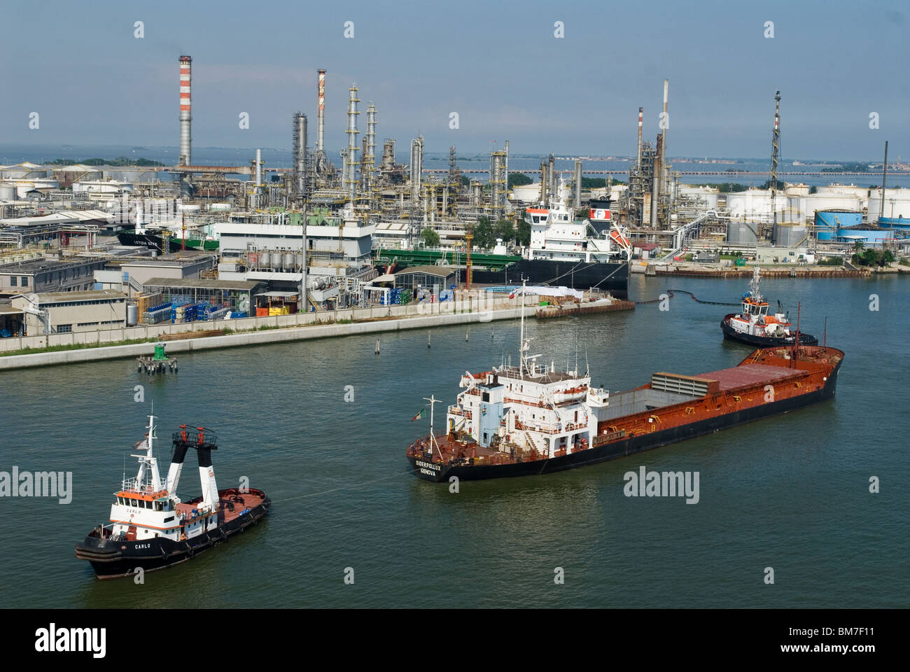 Italie : port industriel de Marghera Photo Stock - Alamy