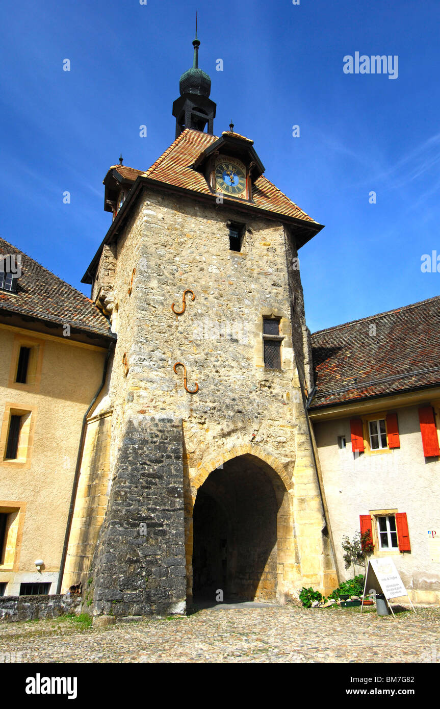 Suisse : Tour de l'horloge de l'église abbatiale  Saint-Pierre-et-Saint-Paul, canton de Vaud, Abbaye de Romainmôtier Photo  Stock - Alamy